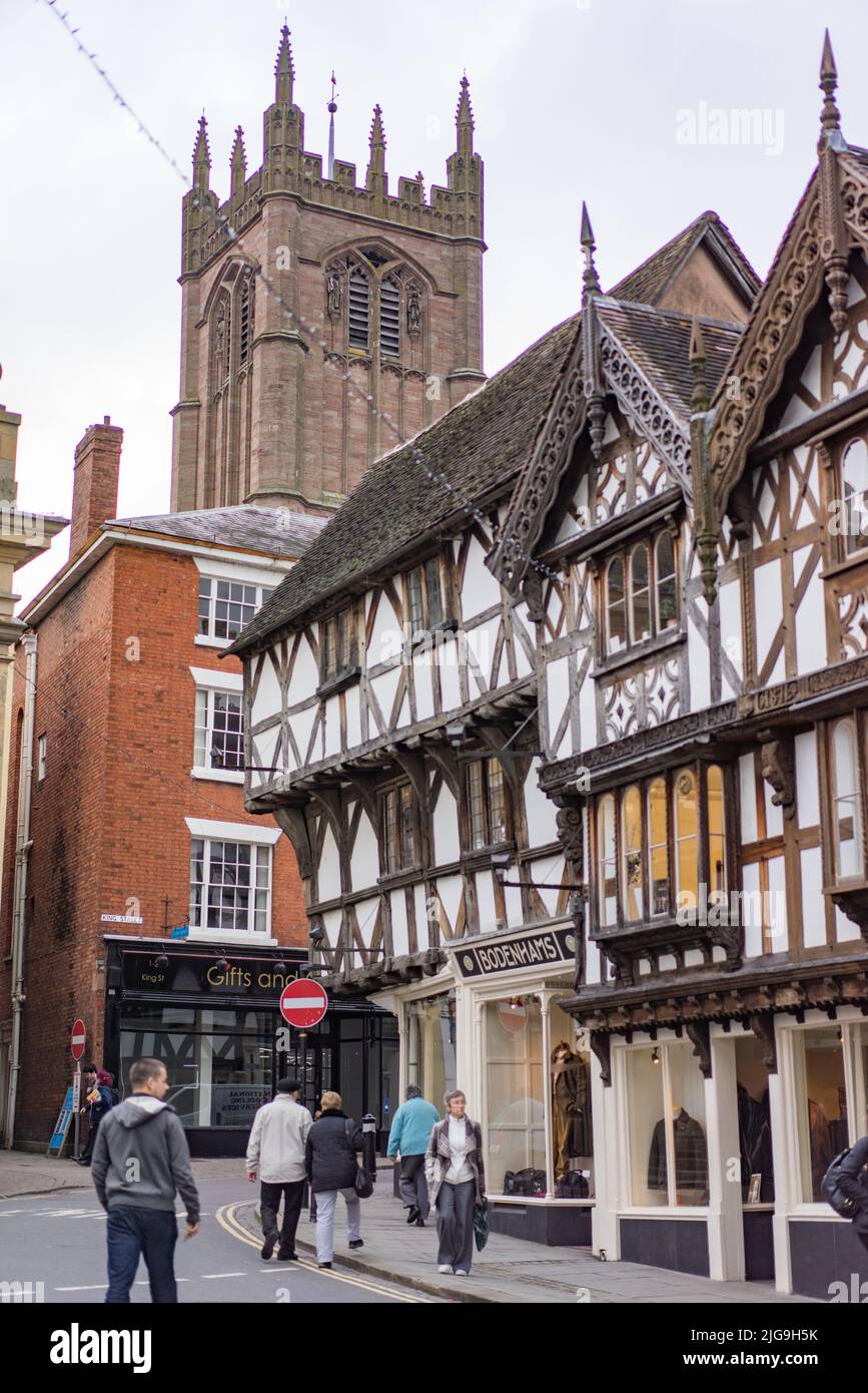 Viste urbane della città di Ledbury in Inghilterra sui confini gallesi in autunno. Foto Stock