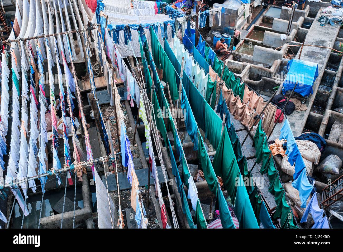 Dhobi Ghat Mahalaxmi Dhobi Ghat è una lavanderia all'aperto lavoir a Mumbai, India, con bucato che asciuga su corde Foto Stock