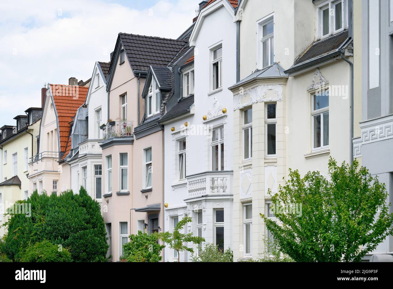 vintage edifici pastello dal gruenderzeit a colonia ehrenfeld Foto Stock
