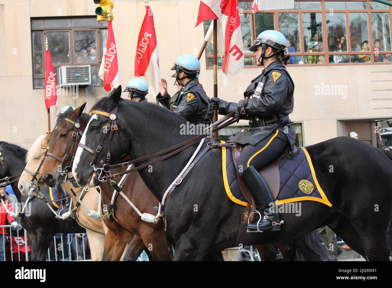 Unità di polizia equestre alla Macy's Thanksgiving Day Parade, New York, USA Foto Stock