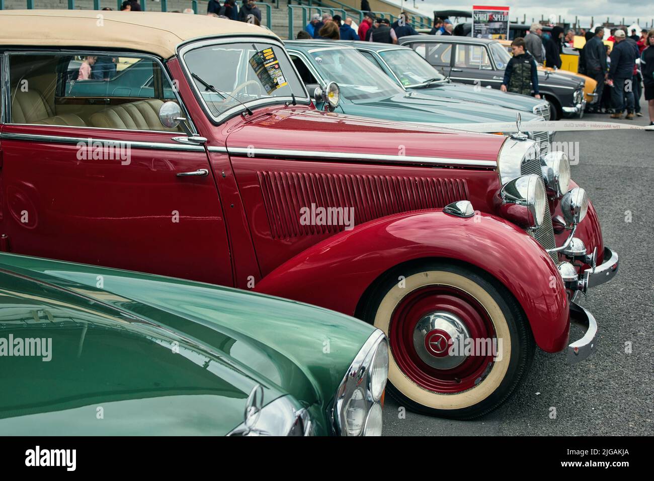 Galway, Irlanda, luglio 03. 2022. Vecchia auto d'epoca con timer Mercedes benz al classico Fest 2022, festival con auto e veicoli d'epoca vecchi classici Foto Stock