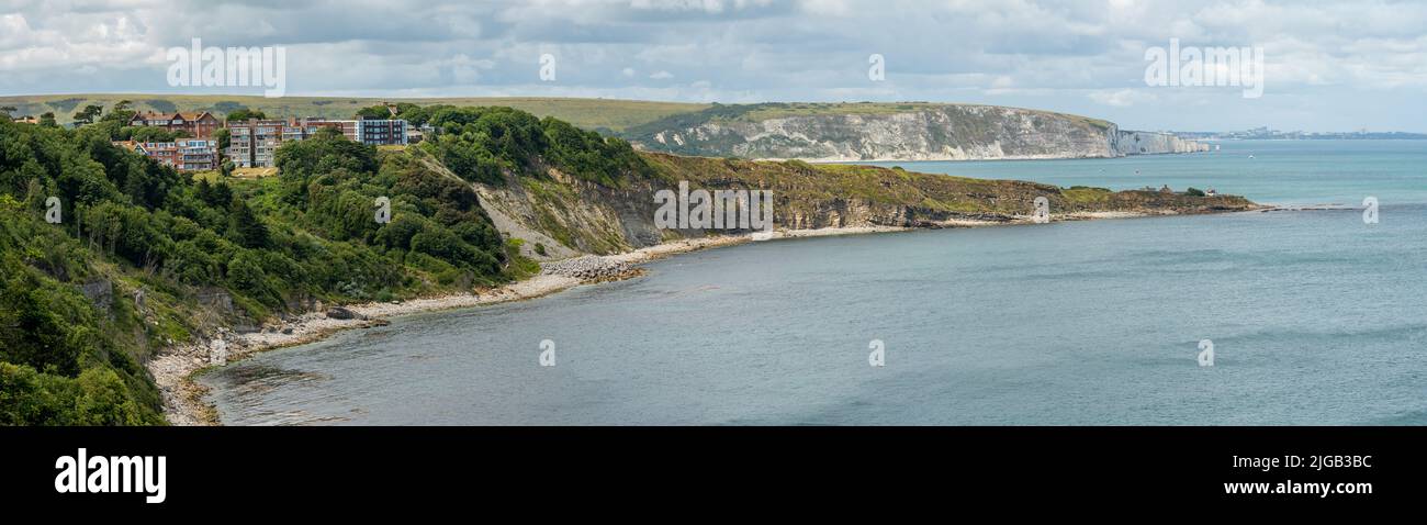 Panorama della città costiera di Swanage, vista del punto Peveril e Old Harry Rocks Foto Stock