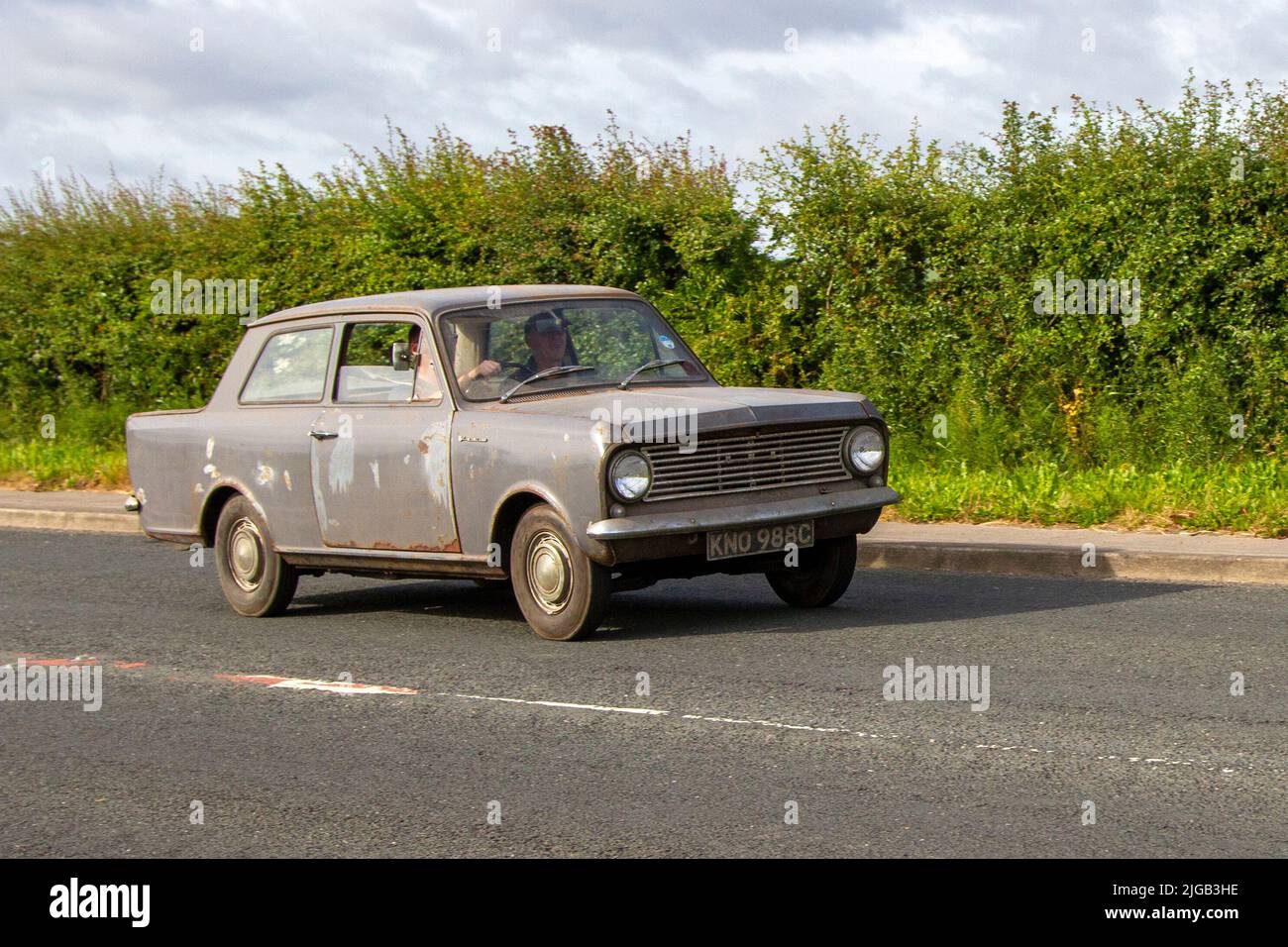 1965 60s grigio Vauxhall Viva 1057cc benzina; progetto di restauro in rotta per Hoghton Tower per il Supercar Summer Showtime car Meet, organizzato da Great British Motor Show a Preston, UK Foto Stock