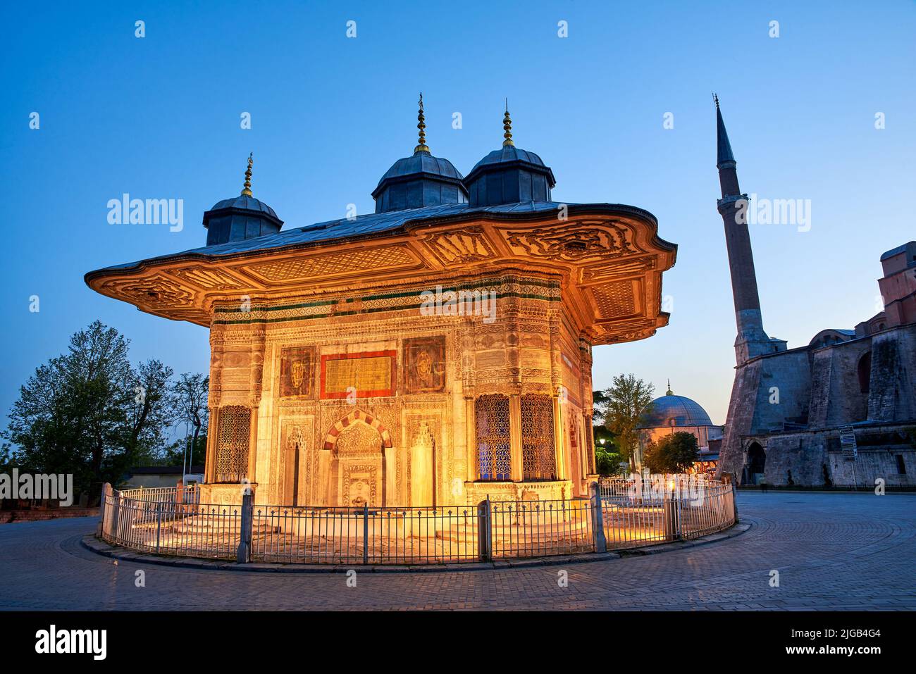 Fontana del Sultano Ahmet III di notte a Istanbul Foto Stock