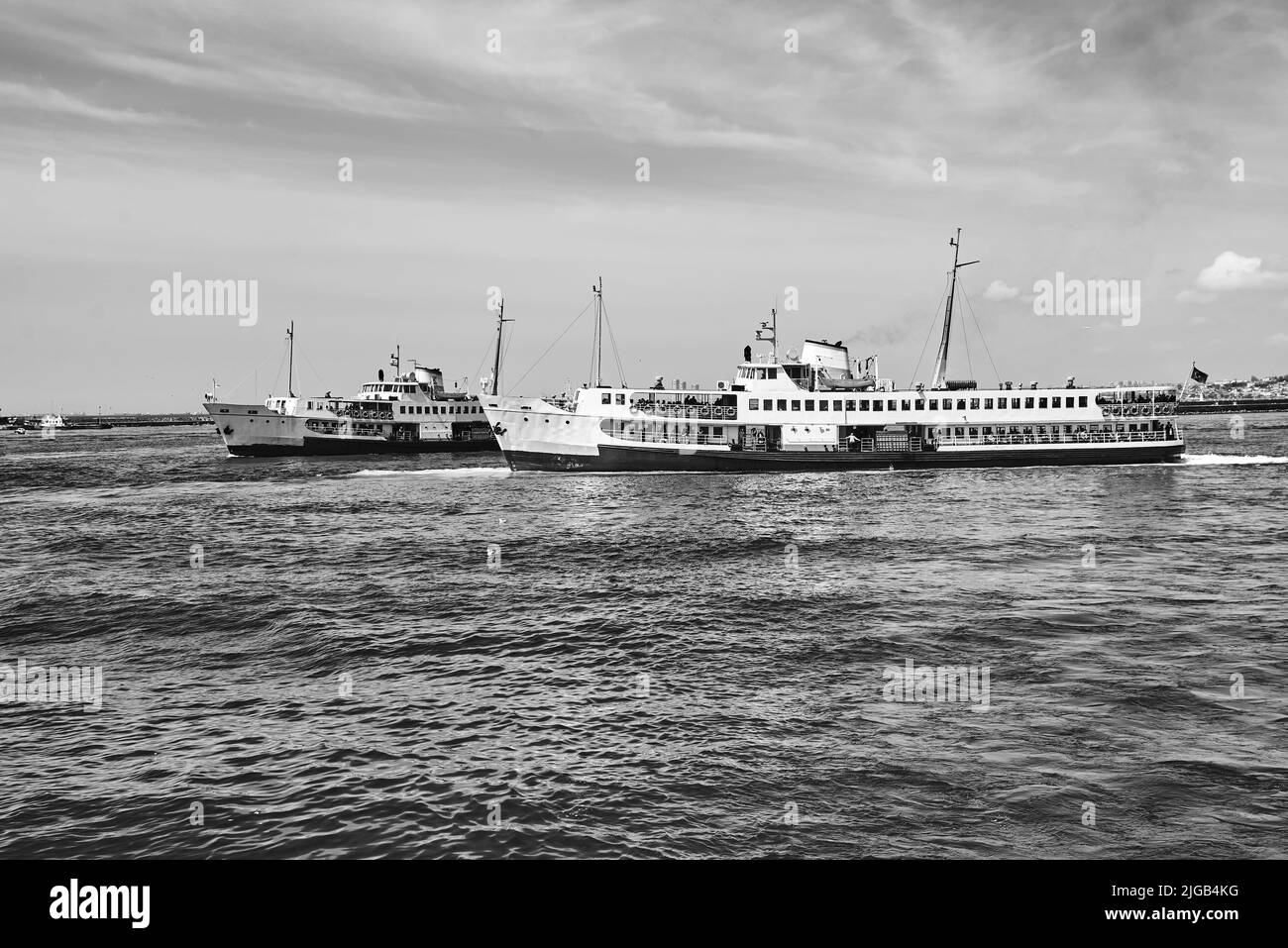 La nave passeggeri si trova sul Bosforo di Istanbul. Foto Stock