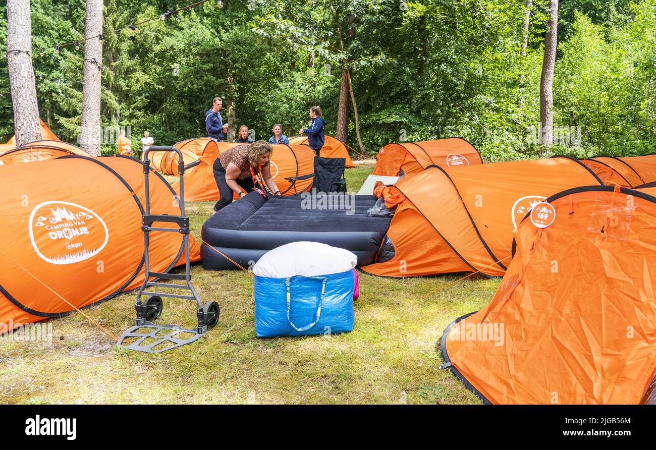 ZEIST - sostenitori delle Donne arancioni al Camping van Oranje. Un totale di seicento tifosi possono soggiornare nel campeggio di Zeisterbossen durante tutte le partite del gruppo europeo di Orange. ANP JEROEN JUMELET Foto Stock