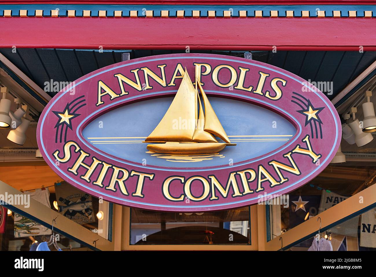 Annapolis Shirt Company su Main Street nel centro storico di Annapolis, Maryland, USA. Negozio locale che vende abbigliamento, articoli da regalo e souvenir. Foto Stock