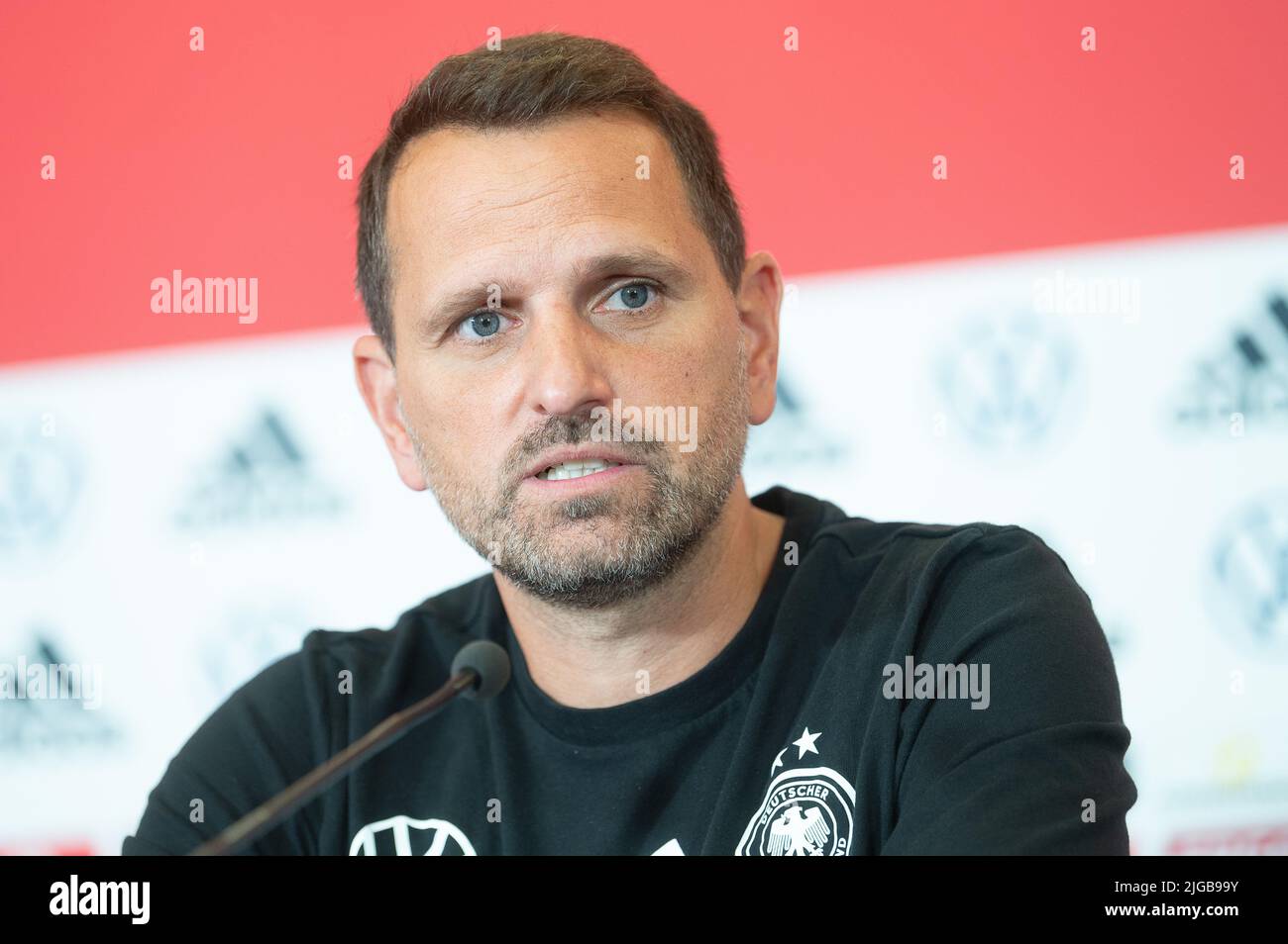 Londra, Regno Unito. 09th luglio 2022. Calcio: Nazionale, Donne, Euro 2022, Conferenza stampa Germania: Parla Panagiotis 'JOTI' Chatzialexiou, Direttore Sportivo Nazionale delle squadre della Associazione tedesca di Calcio (DFB). Credit: Sebastian Gollnow/dpa/Alamy Live News Foto Stock