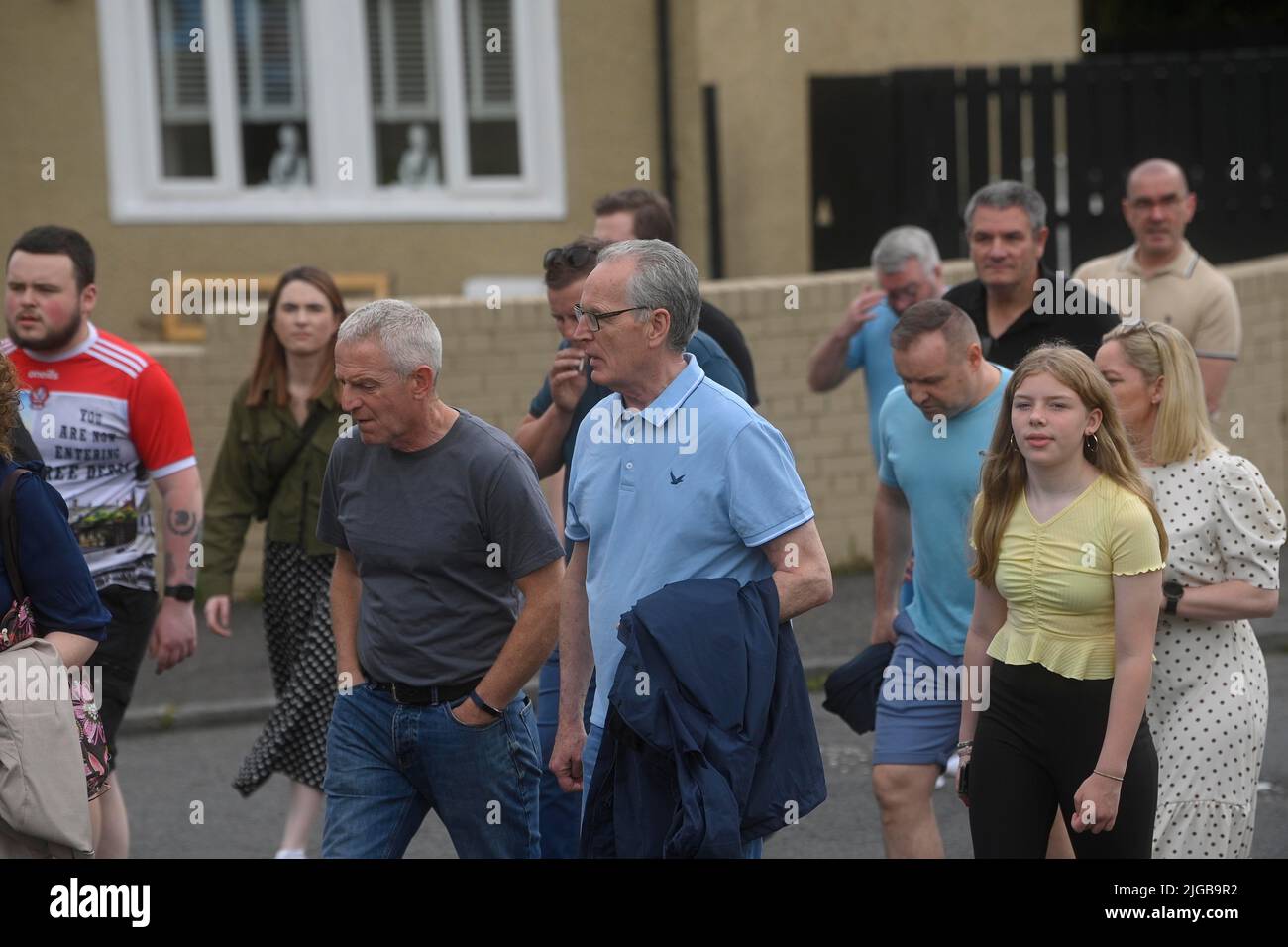 Una folla numerosa partecipa a una marcia per celebrare il 50th anniversario della morte di cinque persone sparate a Springhill, nella parte ovest di Belfast. Data foto: Sabato 9 luglio 2022. Foto Stock