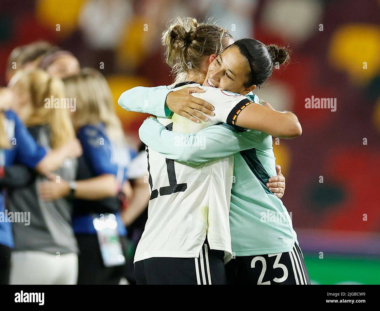 Primo: 08.07.2022 Calcio: EM Euro 2022 donne: Donne Germania - Danimarca 4: 0 Alexandra Popp (Germania 11) e Sara Doorsoun (Germania 23) Foto Stock