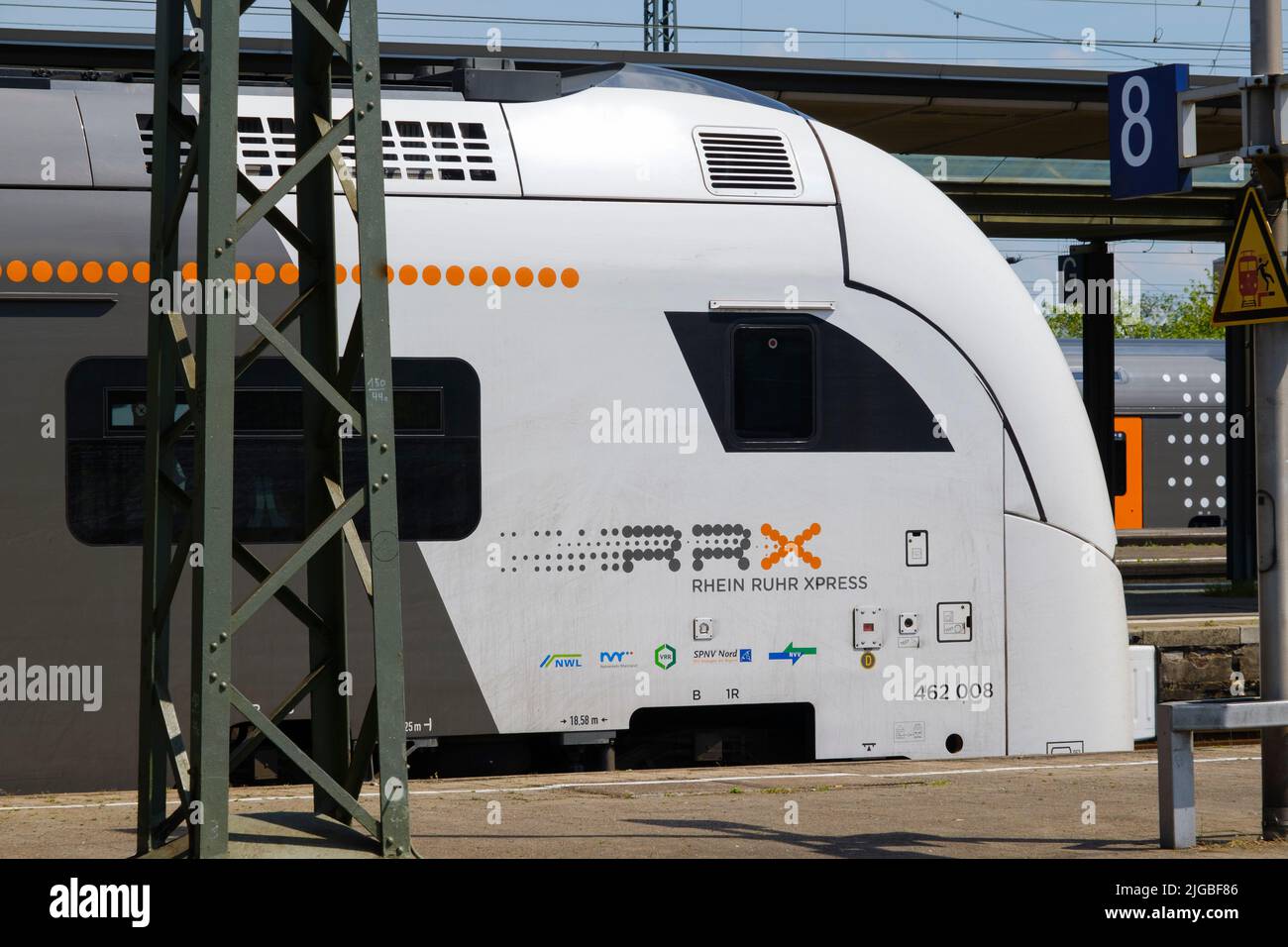 Treno RRX alla stazione di Bad Sassendorf, Renania settentrionale-Vestfalia, Germania, Europa Foto Stock