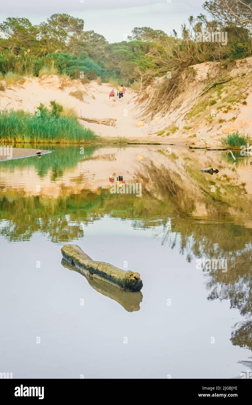 Accesso a Cala es Bot sull'isola di Minorca. Spagna Foto Stock