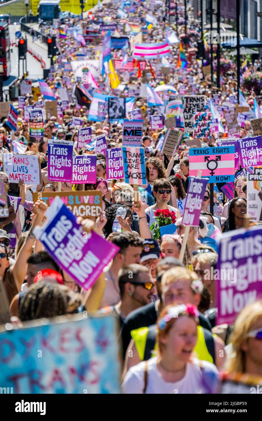 Londra, Regno Unito. 9th luglio 2022. A Trans Pride London March TOP evidenzia la necessità di diritti trans e come parte del mese Pride. Credit: Guy Bell/Alamy Live News Foto Stock
