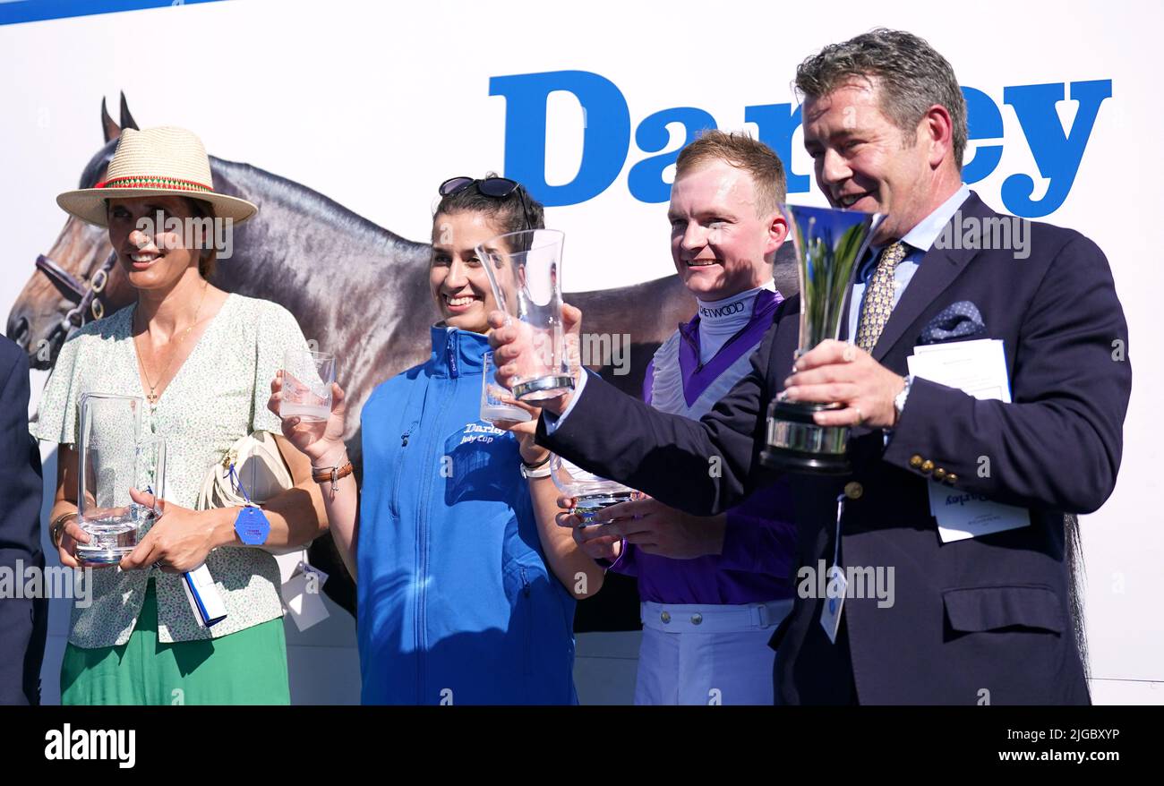 Jockey Rob Hornby dopo aver vinto la Darley July Cup Stakes with Alcohol Free il Darley July Cup Day of the Moet e Chandon July Festival al Newmarket racecourse, Suffolk. Data foto: Sabato 9 luglio 2022. Foto Stock