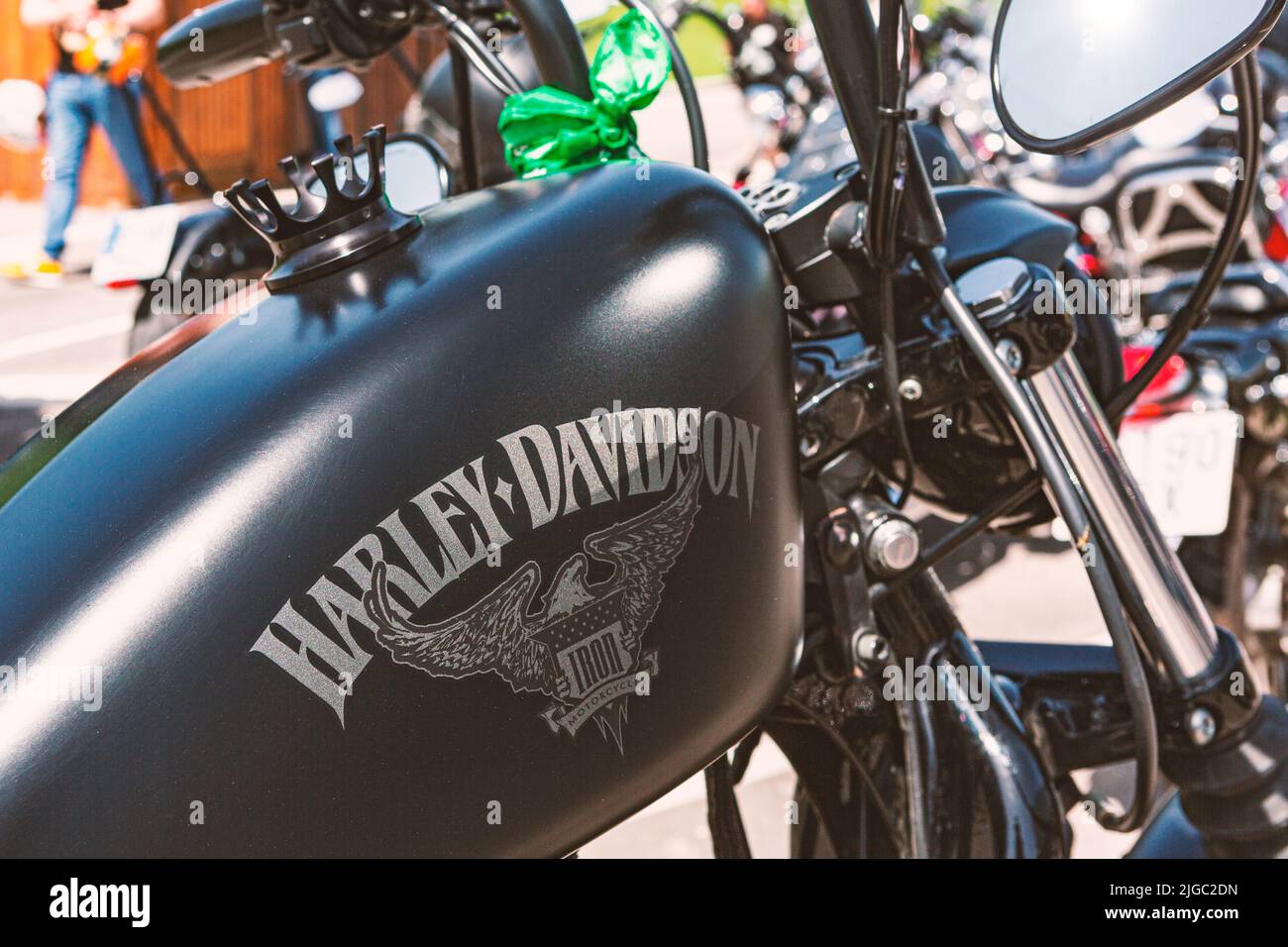 La Nucia, Alicante, Spagna 16-04-2020. Primo piano di un carro armato per motociclette Harley davidson in un rally motociclistico, Foto Stock