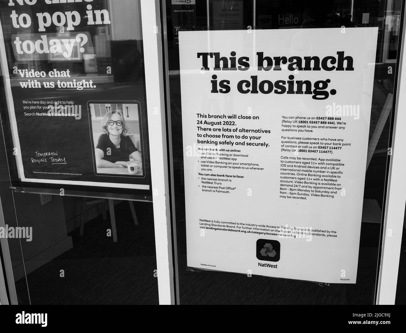 Immagine in bianco e nero di Natwest Bank closing , Falmouth, Cornovaglia, Inghilterra, Regno Unito, GB. Foto Stock