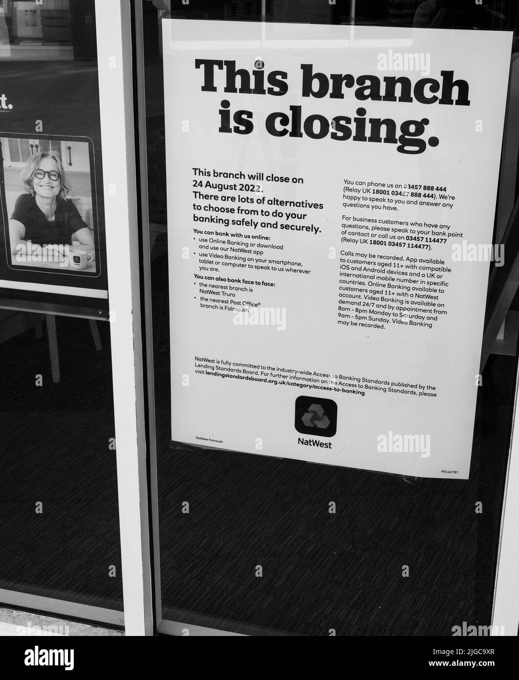 Immagine in bianco e nero di Natwest Bank closing , Falmouth, Cornovaglia, Inghilterra, Regno Unito, GB. Foto Stock