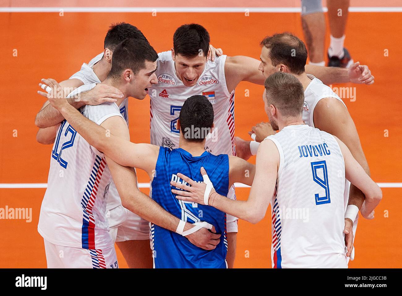 I giocatori della Serbia reagiscono durante la partita maschile della FIVB Volleyball Nations League 2022 tra Iran e Serbia a Gdansk, Polonia. 09th luglio 2022. Credit: PAP/Alamy Live News Foto Stock