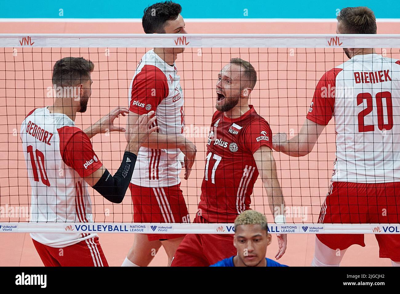 I giocatori della Polonia reagiscono durante la partita maschile della FIVB Volleyball Nations League 2022 tra la Polonia e i Paesi Bassi a Gdansk, Polonia. 09th luglio 2022. Credit: PAP/Alamy Live News Foto Stock