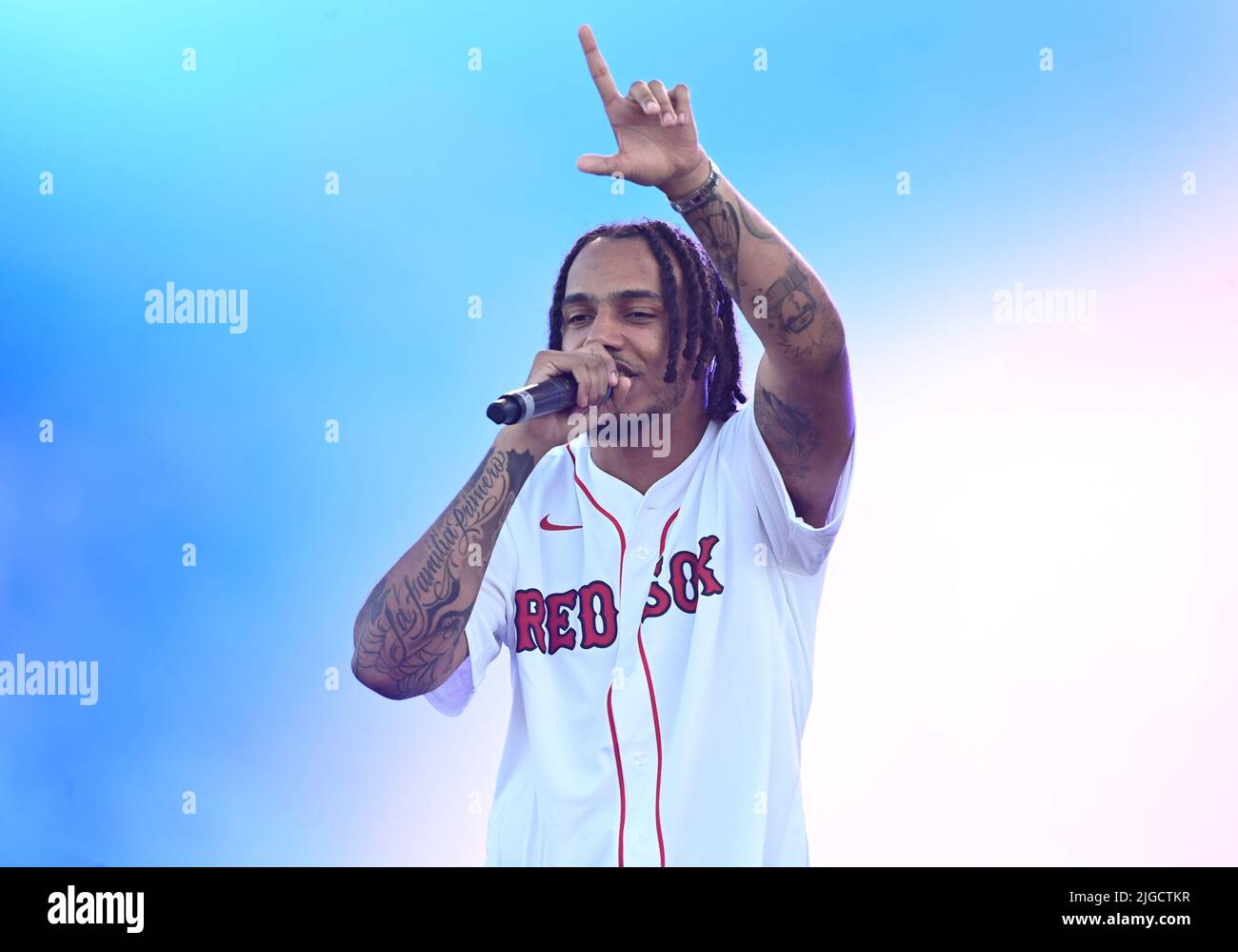 SOLO PER USO EDITORIALE AJ Tracey si esibisce all'evento Derby X della FTX Major League Baseball Home al Crystal Palace Park, una nuova esperienza di baseball. Data foto: Sabato 9 luglio 2022. Foto Stock