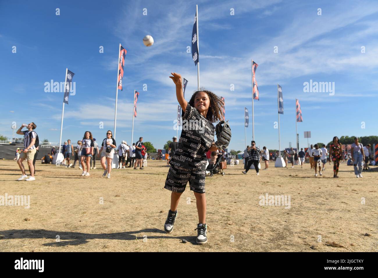 EDITORIALE UTILIZZARE SOLO Roman Vargas, di 9 anni, da Richmond al FTX Major League Baseball Home Run Derby X evento al Crystal Palace Park, una nuova esperienza di baseball. Data foto: Sabato 9 luglio 2022. Foto Stock