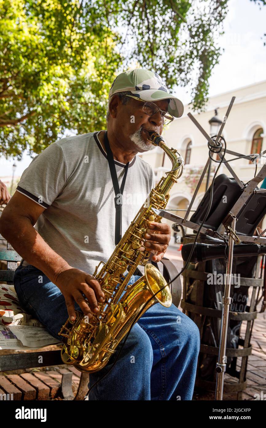 30.06.2022 musicisti di strada nella Repubblica Dominicana. Santo Domingo Columbus Park, zona coloniale. Foto Stock