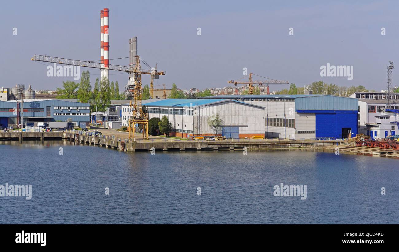 Cantiere navale per la manutenzione e la riparazione delle navi nel bacino idruale Foto Stock