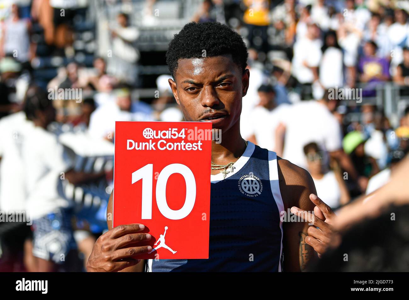 Parigi, Francia. 09th luglio 2022. Il giocatore DI basket STATUNITENSE Tyler Currie partecipa a un concorso di punk durante il torneo di basket Quai 54 (il Campionato Mondiale di Streetball) di Parigi, Francia, il 9 luglio 2022. Credit: Victor Joly/Alamy Live News Foto Stock