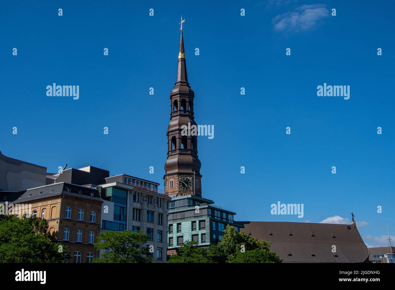 Il campanile della chiesa principale di Sankt Katharinen ad Amburgo Foto Stock