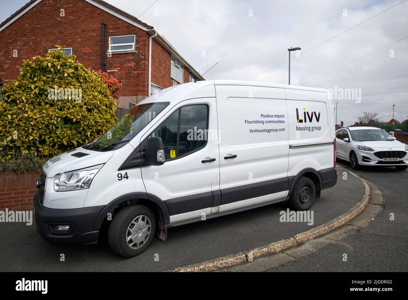 Livv Housing gruppo van veicolo parcheggiato al di fuori della vecchia proprietà a liverpool regno unito Foto Stock