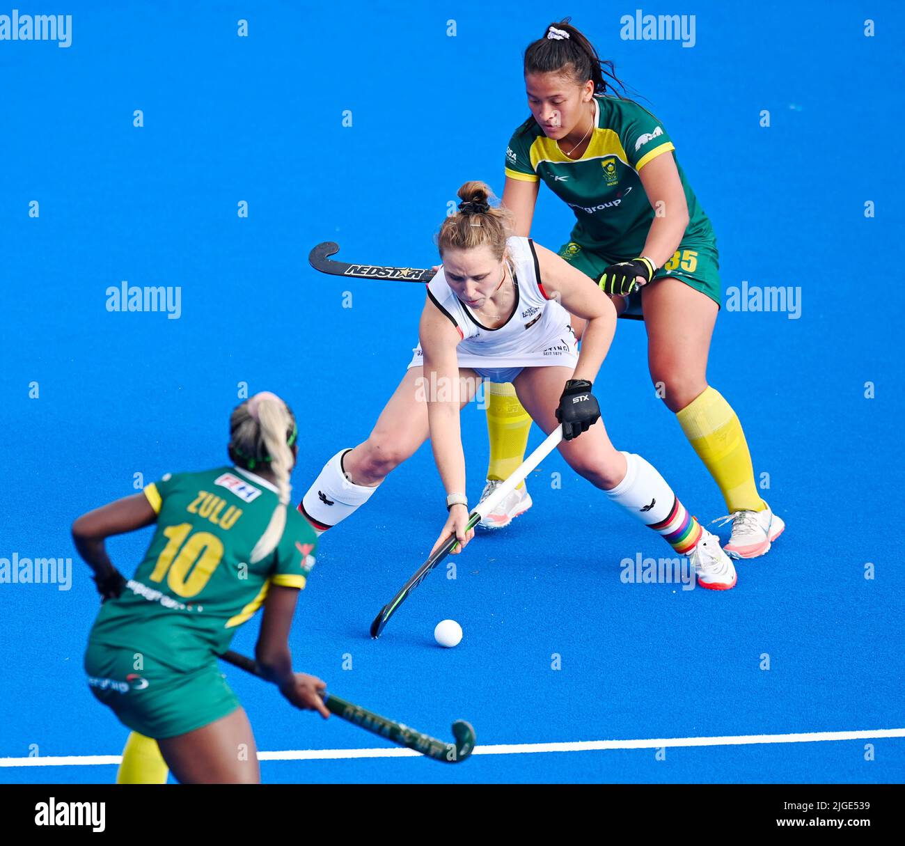 Hockey, Damen: WM, Deutschland - Südafrika, Crossover 7. Spieltag Image: Onthatile Zulu, Nike Lorenz (C) e Jean-Leigh du Toit Foto Stock