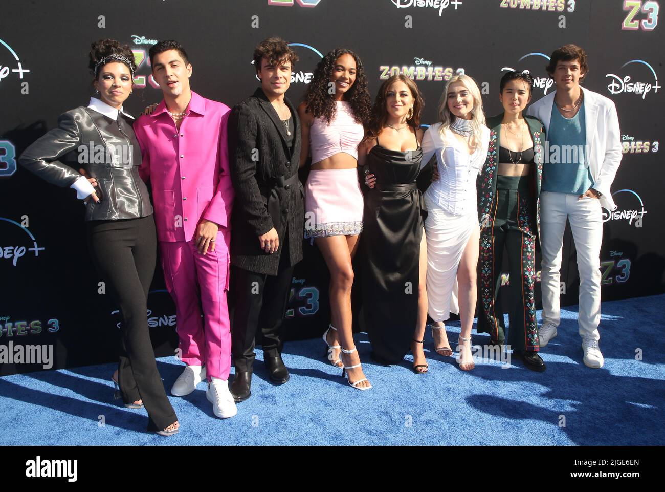 9 luglio 2022 - Santa Monica, California - Trevor Tordjman, Pearce Joza, Chandler Kinney, Ariel Martin, aka Baby Ariel, Meg Donnelly, Terry Hu, Matt Cornet, la Disney+ Original Movie ''Zombies 3'' Los Angeles Premiere tenuto al Barker Hangar dell'American West a Santa Monica. (Credit Image: © FS/AdMedia via ZUMA Press Wire) Foto Stock