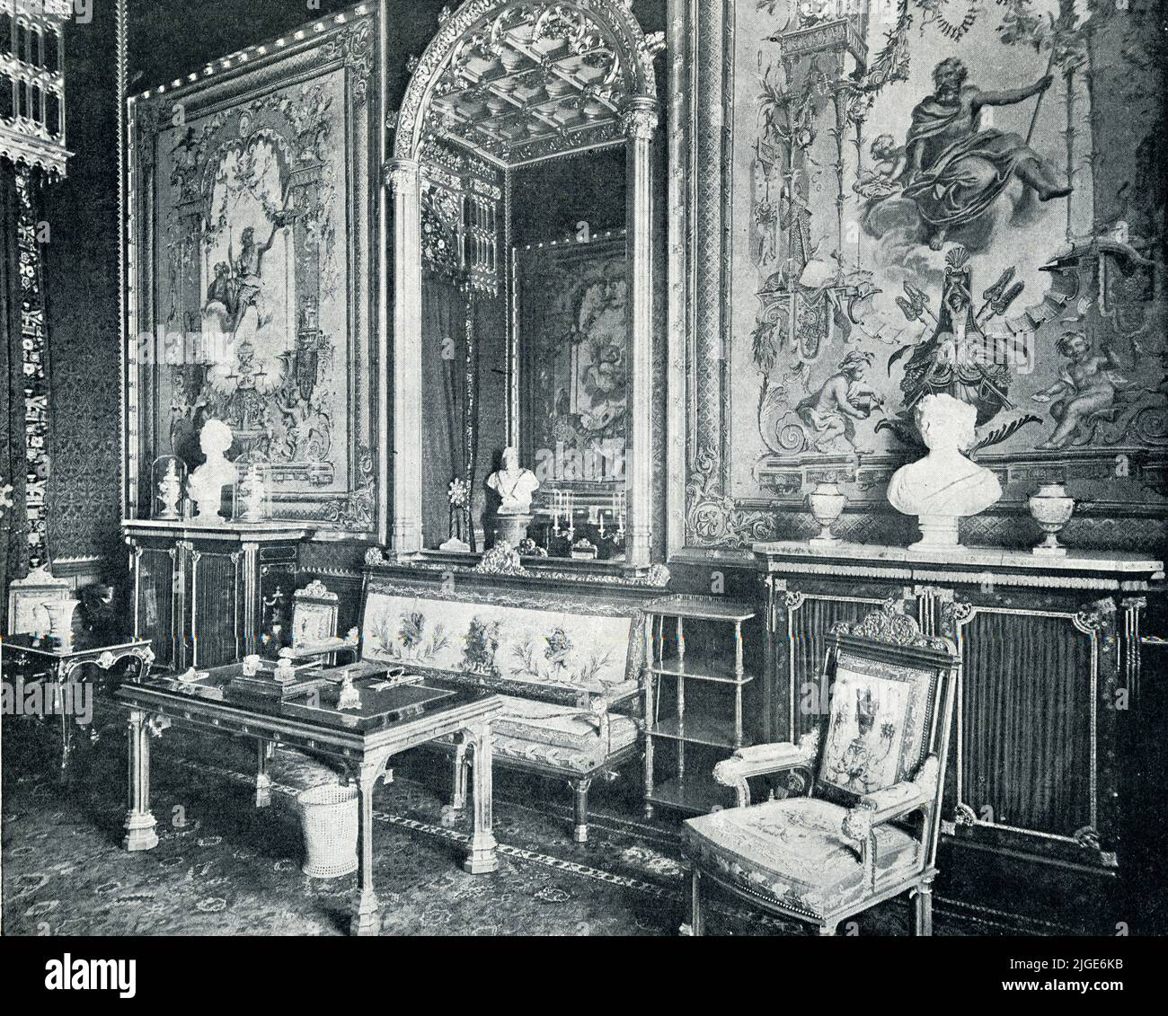 Sala degli arazzi, Castello di Windsor, fotografia del XIX secolo. Camera reale decorata con arazzi storici. Foto Stock