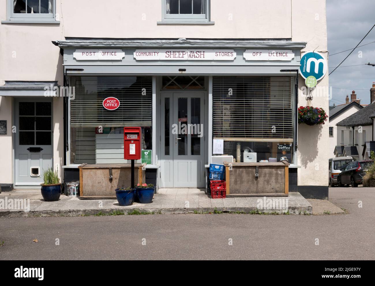 Il negozio del villaggio e l'ufficio postale, Sheepwash, Devon, Regno Unito Foto Stock