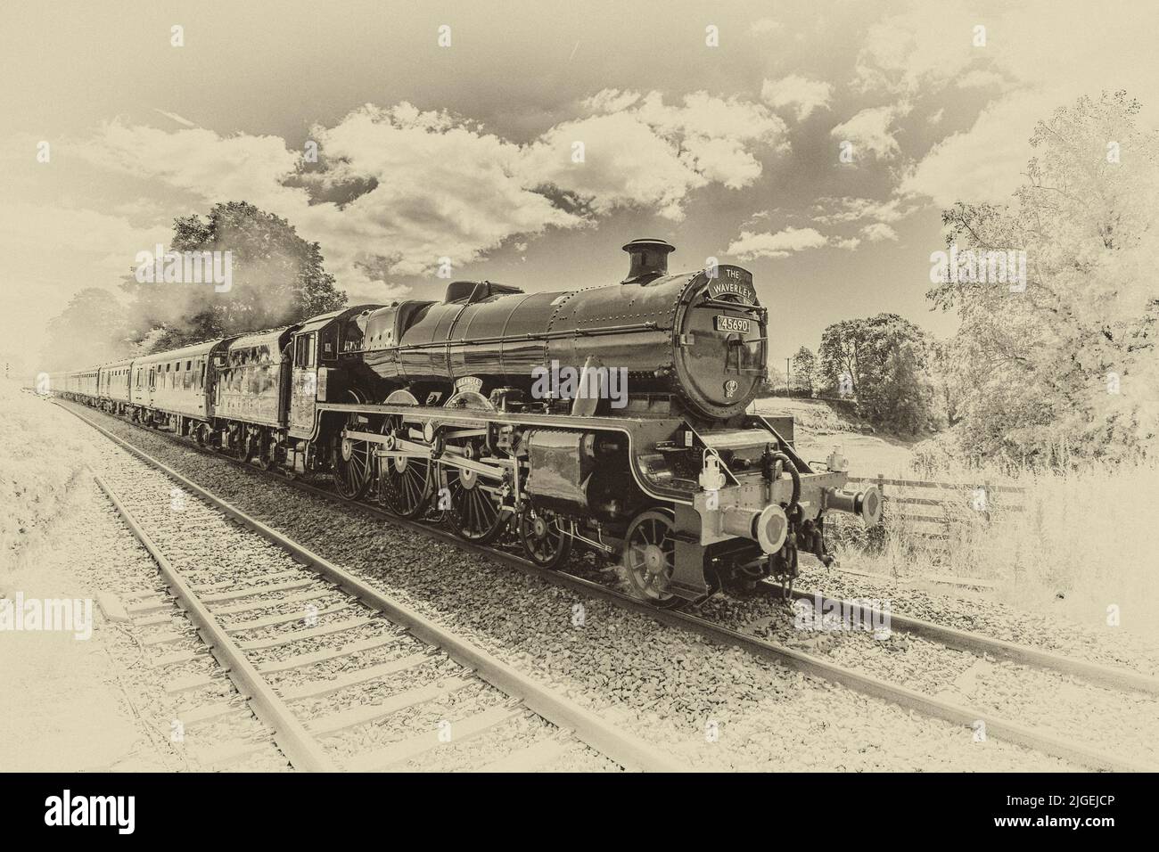 Leander, BR 45690, conservò British Steam Locomotiva, passando attraverso Long Preston il 10th luglio 2022......... Tour da Waverley, York a Carlisle. Foto Stock