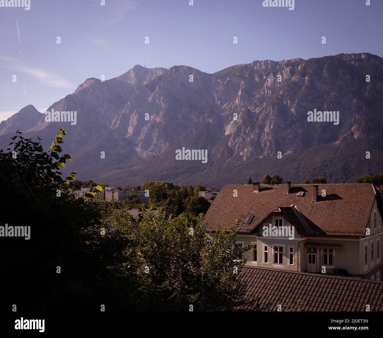 Dolomiti Alpi, villaggio, tramonto, a sud dell'Austria, paesaggio serale Foto Stock