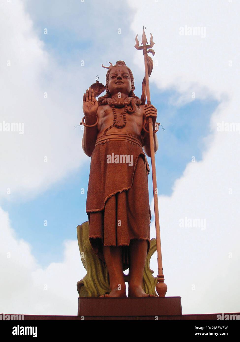 hindu god Shiva scultura alta 33 metri all'ingresso del lago cratere Ganga Talao (Grand Bassin) a Mauritius Foto Stock