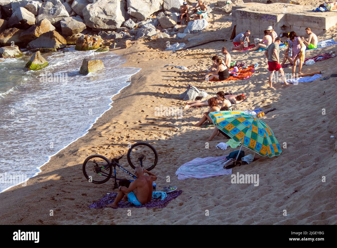 Affollate spiagge della città di Barcellona in una giornata estiva, Barcellona, Catalunya Spagna Foto Stock