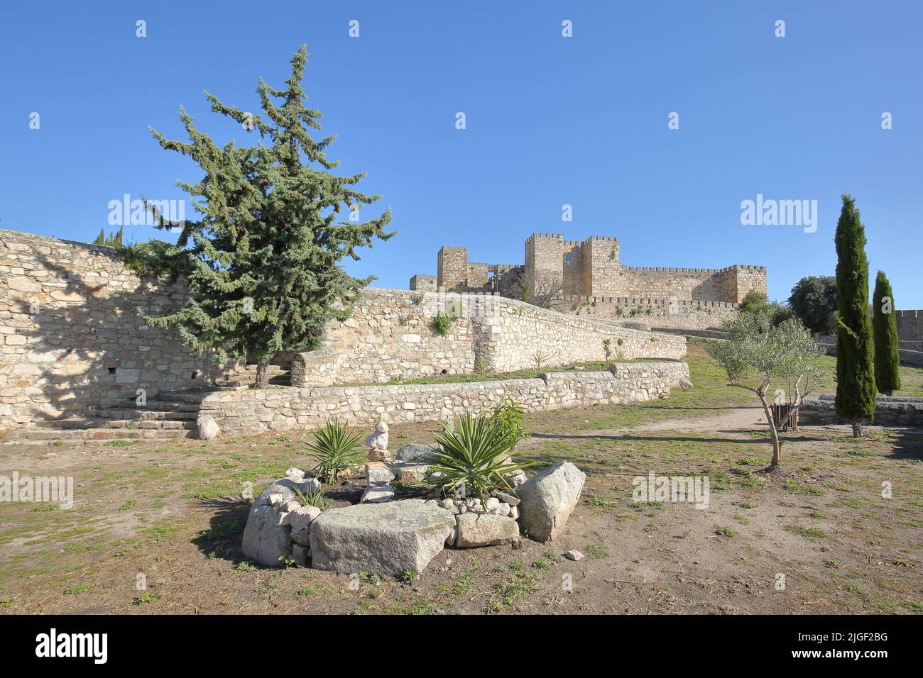 Giardini paesaggistici che si affacciano Castillo in Trujillo, Estremadura, Spagna Foto Stock