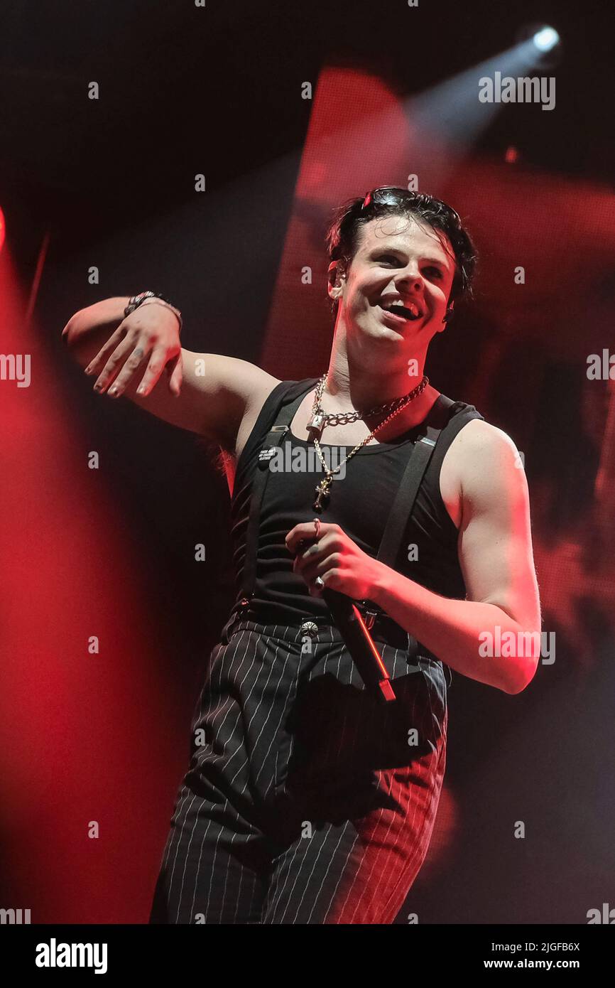 Pilton, Regno Unito. 25th giugno 2022. NME, Brit Awards e MTV Awards vincitore, attore, cantante, musicista e compositore inglese Dominic Richard Harris noto professionalmente come Yungblud che si esibisce dal vivo sul palco John Peel al Glastonbury Festival. (Foto di Dawn Fletcher-Park/SOPA Images/Sipa USA) Credit: Sipa USA/Alamy Live News Foto Stock