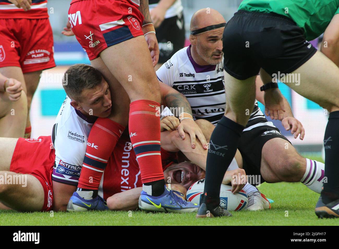 St James Park, Newcastle, Newcastle upon Tyne, Regno Unito. 10th luglio 2022. Betfred Super League - Magic Weekend Hull KR vs Hull FC Jimmy Keinhorst of Hull Kingston Rovers segna la prova contro Hull FC Credit: Touchlinepics/Alamy Live News Foto Stock