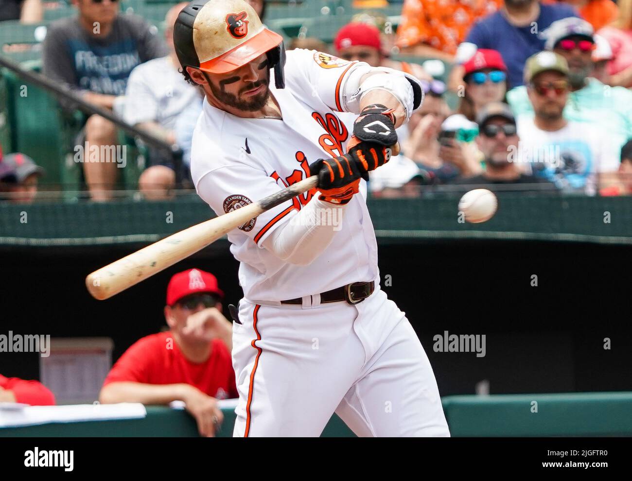 Baltimora, Stati Uniti. 10th luglio 2022. BALTIMORE, MD - 10 LUGLIO: Baltimore Orioles il fielder di sinistra Ryan McKenna (26) si mette in contatto durante una partita MLB tra i Baltimore Orioles e i Los Angeles Angels, il 10 luglio 2022, all'Orioles Park a Camden Yards, a Baltimora, Maryland. (Foto di Tony Quinn/SipaUSA) Credit: Sipa USA/Alamy Live News Foto Stock