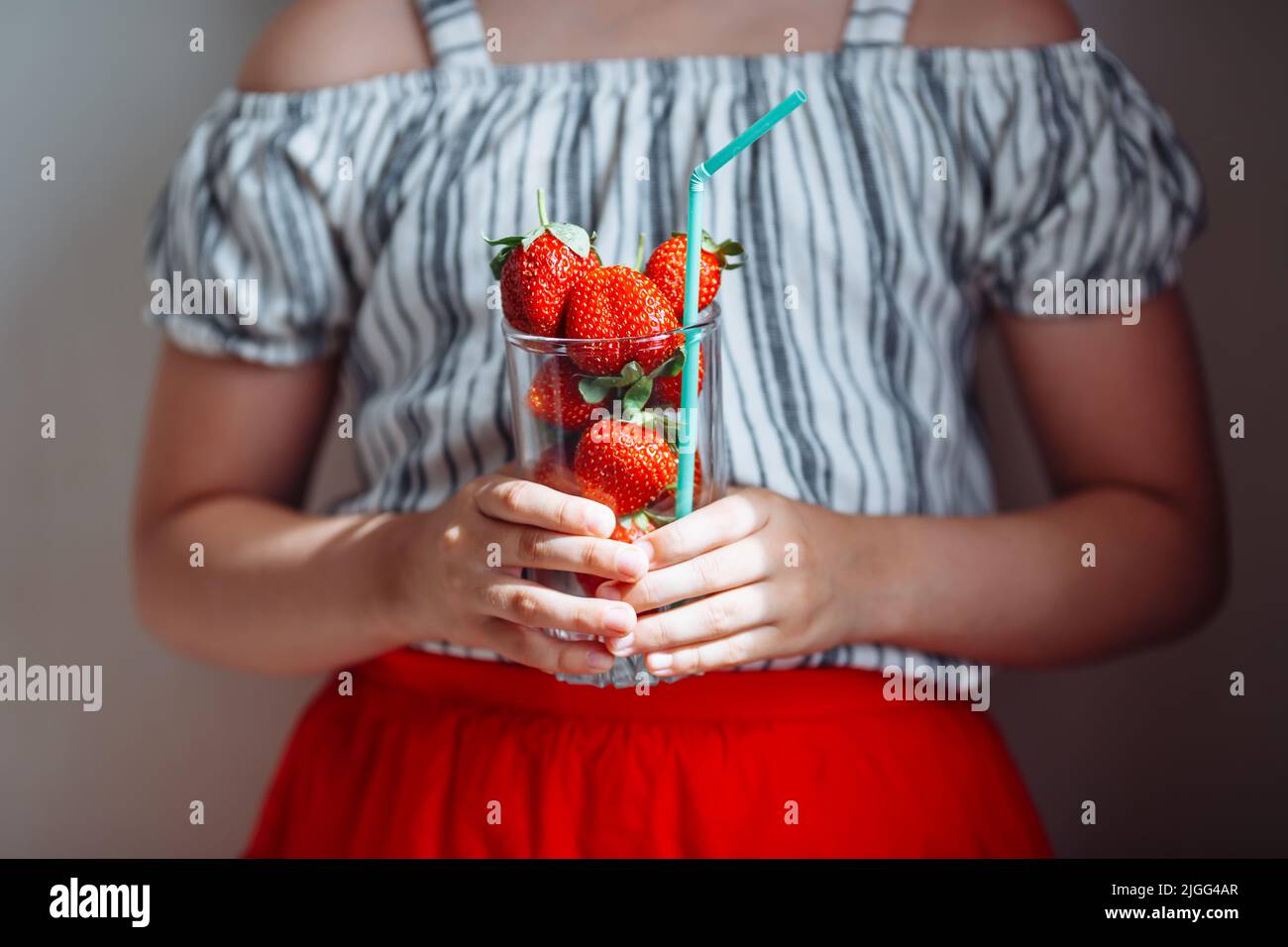 Gonna a righe rosse immagini e fotografie stock ad alta risoluzione - Alamy