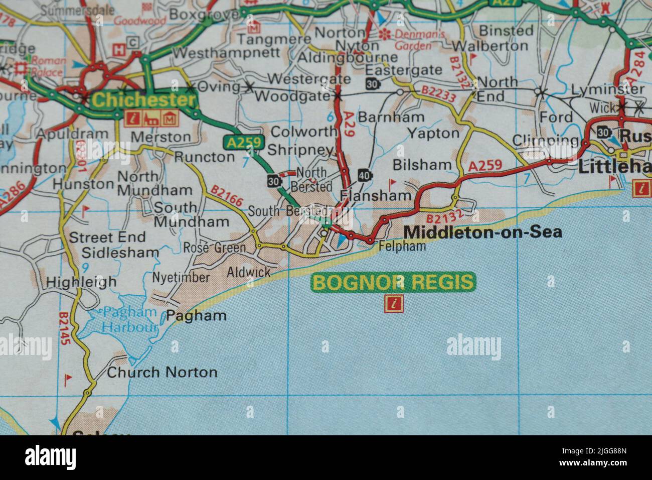 Bognor Regis nel Sussex occidentale a colori in una mappa dell'atlante Foto Stock