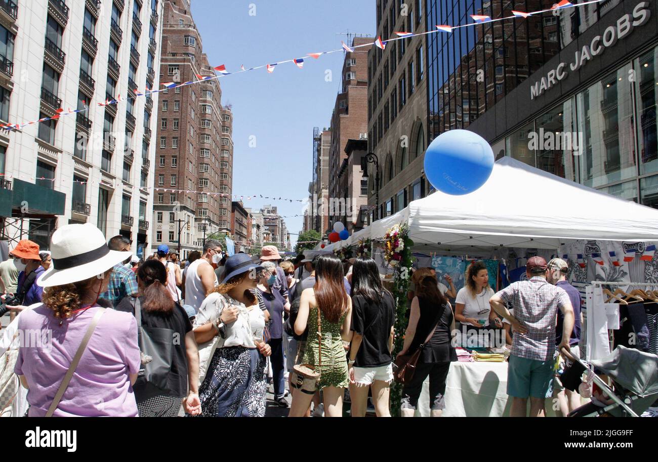 10 luglio 2022, New York, USA: (NUOVO) FIAFÃ¢â‚¬â„¢giorno della Bastiglia a New York. 10 luglio 2022, New York, USA: Il FIAFÃ¢â‚¬â„¢S Bastille Day, che celebra la Giornata Nazionale di FranceÃ¢â‚¬â„¢, si svolge a New York su Madison Avenue dal 59th al 63 strada con cucina francese, musique, danza e una miriade di attrazioni per tutta la famiglia, a partire dal 12pm -5pm con la presenza di molte persone; bambini, ragazzi e adulti. L'evento include spettacoli dal vivo sul palco principale con Paul Beaubrun, DJ Orson, Cal Hunt e il Musical Notre Dame de Paris. ItÃ¢â‚¬â„¢è libero e aperto a tutti e con la presenza di NYPD Foto Stock