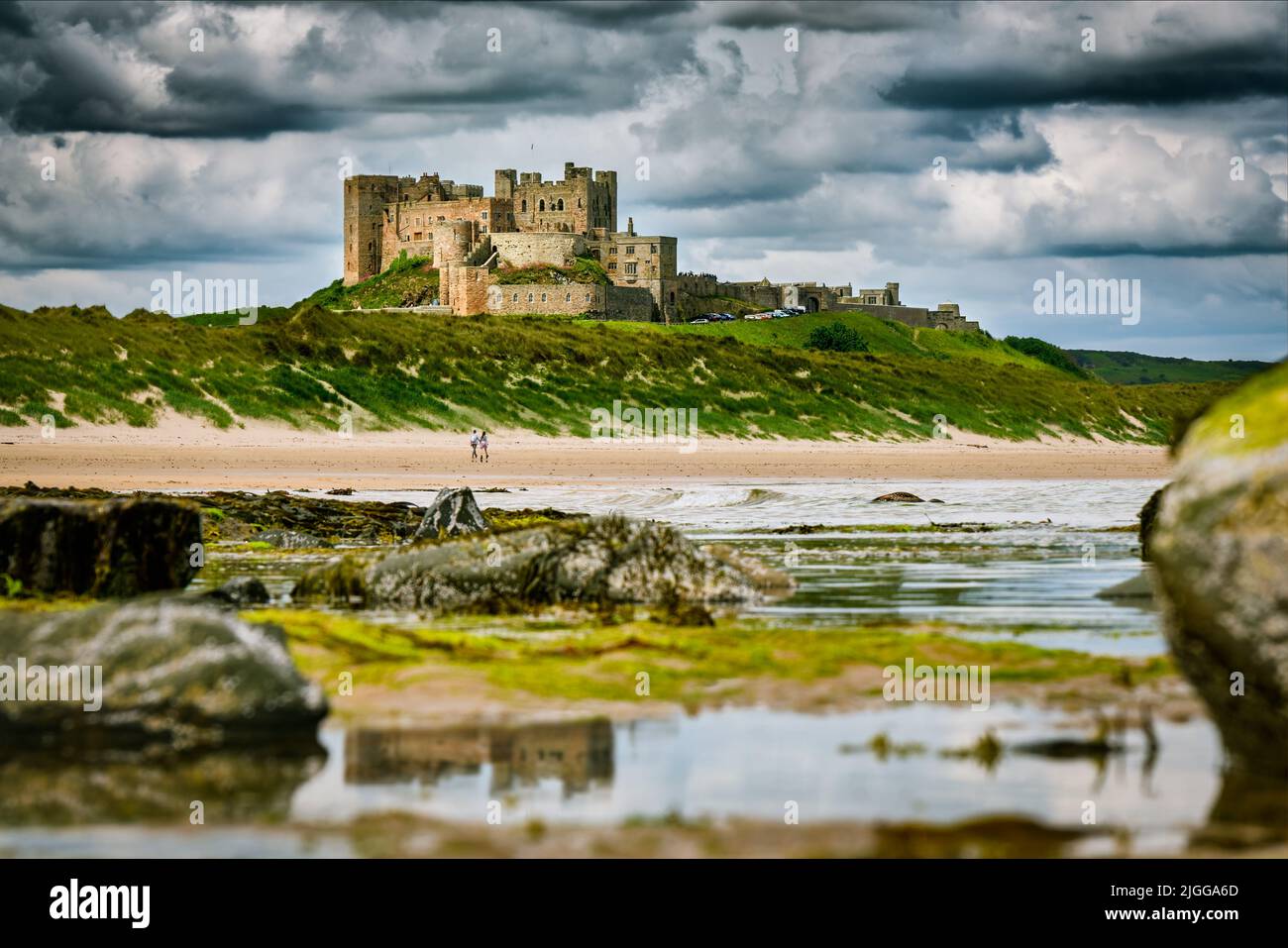 Spiaggia Bamburgh e castello Foto Stock