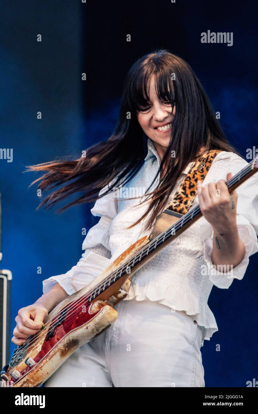 Madrid, Spagna. 09th luglio 2022. Paz Lenchantin della band Pixies suona sul palco al MadCool Festival di Madrid. (Foto di Valeria Magri/SOPA Images/Sipa USA) Credit: Sipa USA/Alamy Live News Foto Stock