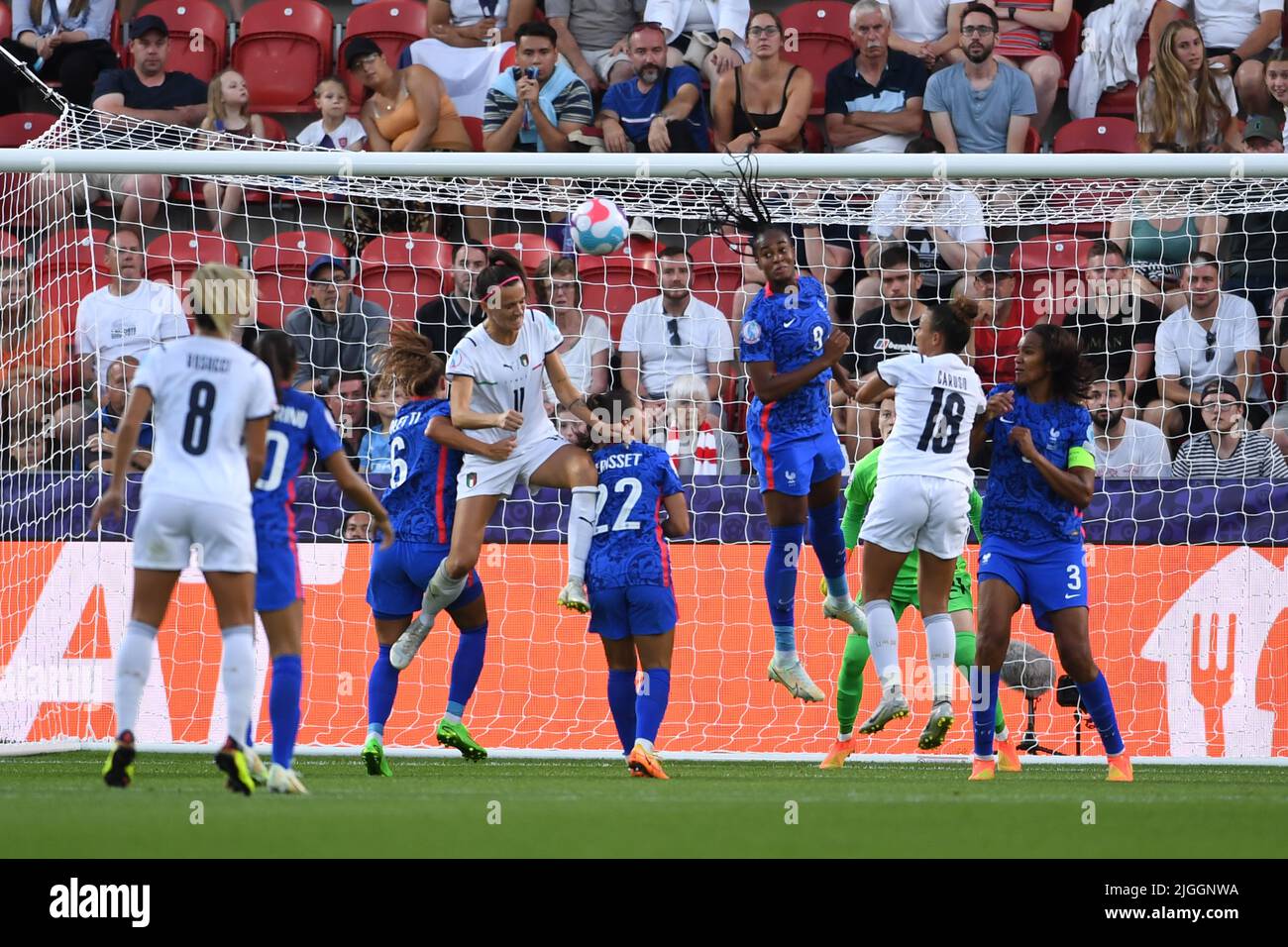 Rotherham, Regno Unito. 10th luglio 2022. Wendie Renard (France Women)Barbara Bonansea (Italy Women)Eve Perisset (France Women)Marie-Antoinette Katoto (France Women)Arianna Caruso (Italy Women)Wendie Renard (France Women) durante la partita UEFA Women s Euro England 2022 tra Francia 5-1 Italia allo Stadio di New York il 10 2022 luglio a Rotherham, Inghilterra. Credit: Maurizio Borsari/AFLO/Alamy Live News Foto Stock