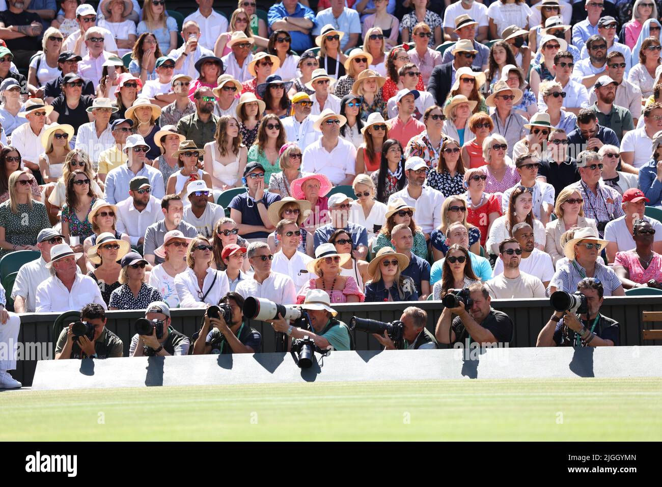 Wimbledon, Regno Unito. 09th luglio 2022. Fotografi al lavoro durante la finale. Wimbledon Day tredici, Ladies Final Day, Wimbledon, Londra, Regno Unito, Il 9 luglio 2022. Credit: Paul Marriott/Alamy Live News Foto Stock