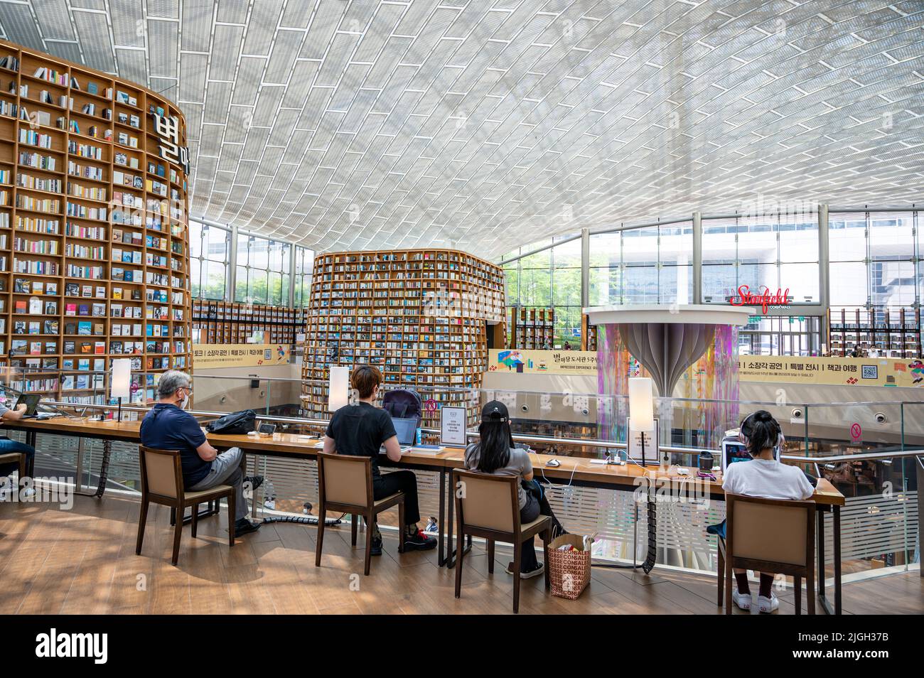 Seoul, Corea del Sud - Giugno 2022: Vista della Biblioteca Starfield nel centro commerciale Starfield COEX. Foto Stock